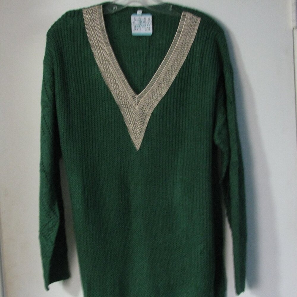So Cute Green Sweater Large NWT New Heavyweight Embroidery